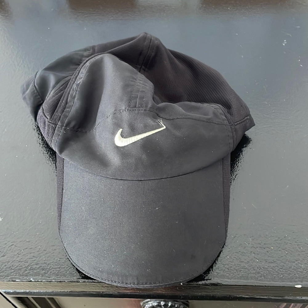 Black Nike hat